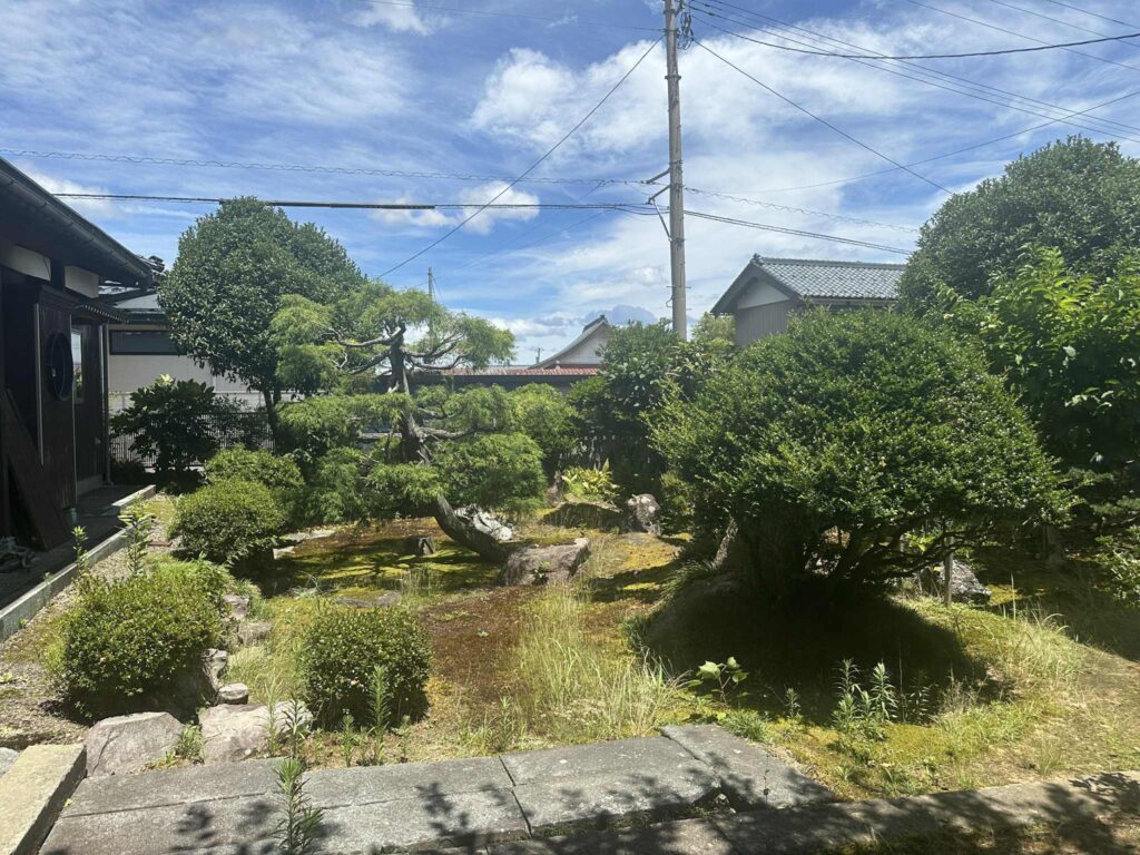 福井で庭じまいに砂利を活用する方法|草刈り不要の庭づくり